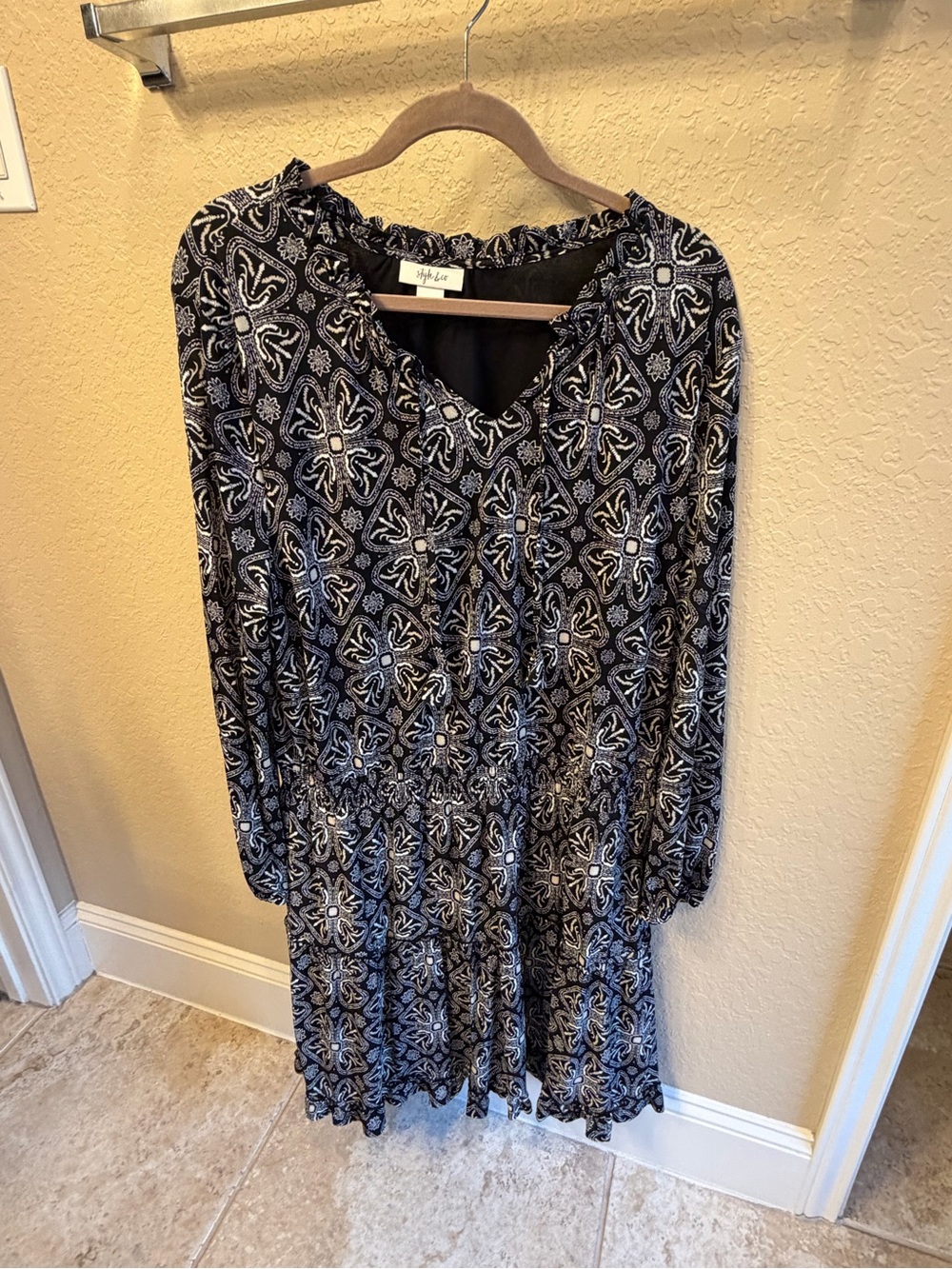 Style & Co. Black and White Printed Long Sleeve Mini Dress